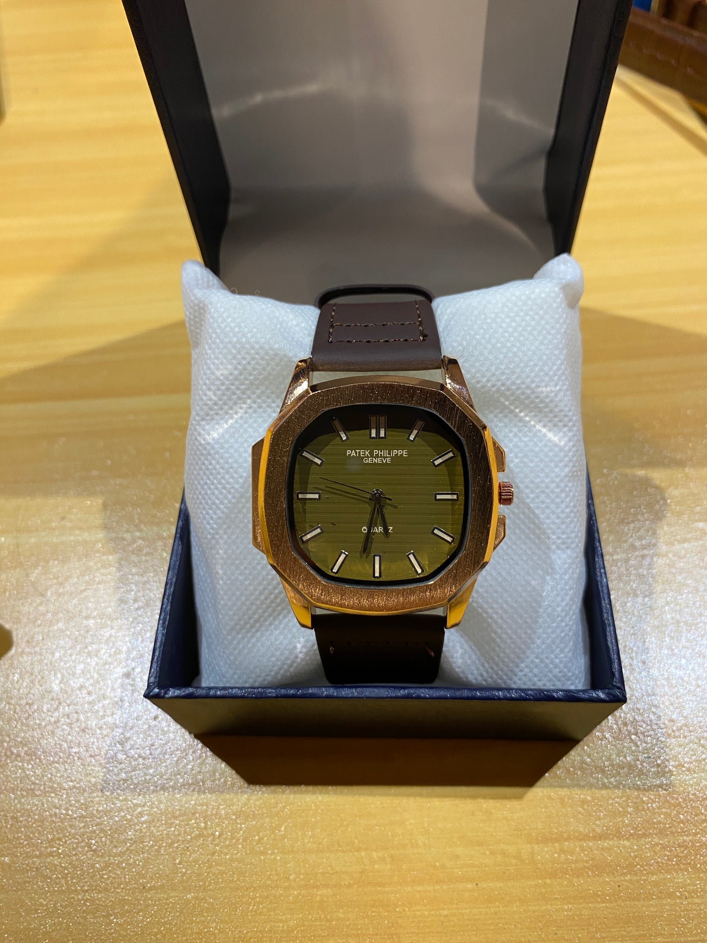 PATEK PHLIPPE GENEVE (GOLD BROWN DIAL)