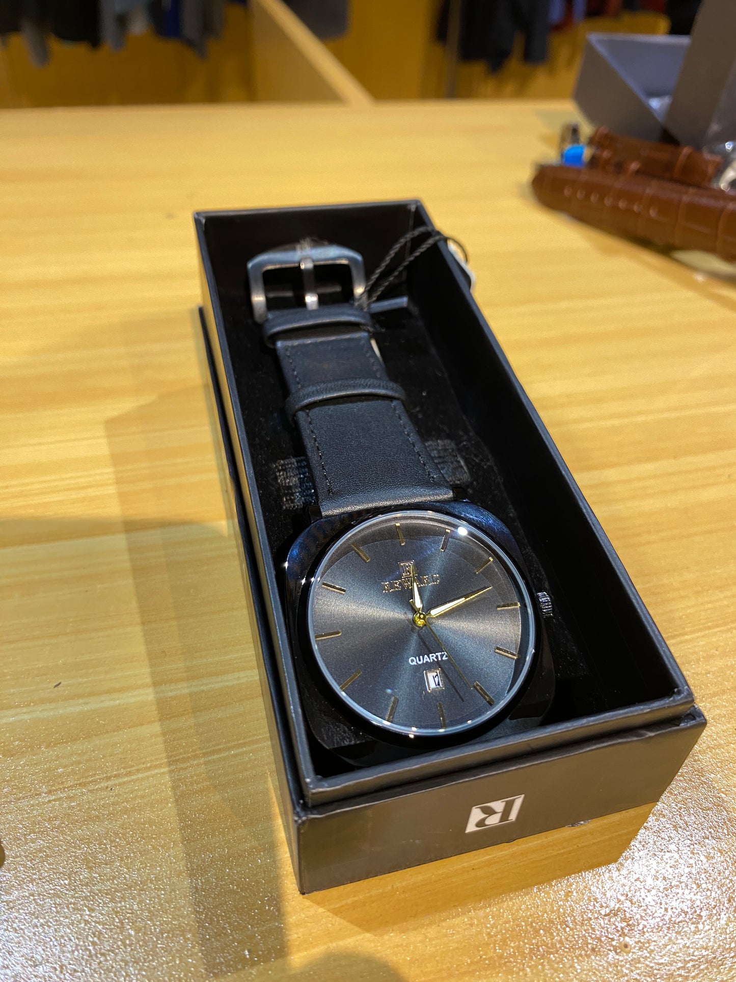 REWARD QUARTZ (BLACK)