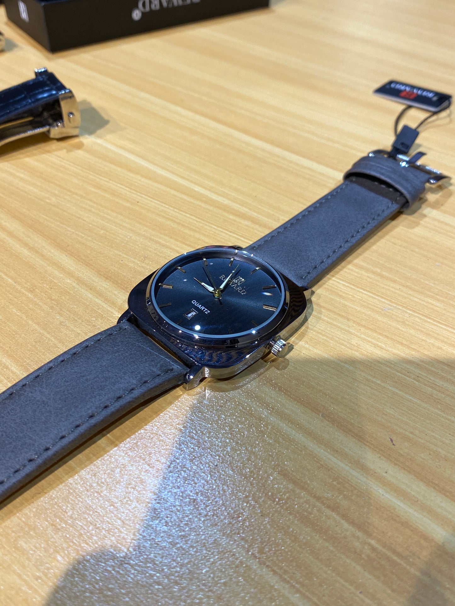 REWARD QUARTZ (GREY)